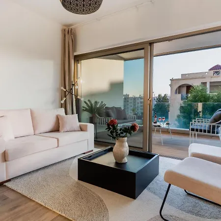 Stunning Vacation For Up To Six With Balcony All Yours