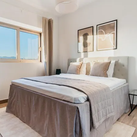 Stunning Vacation For Up To Six With Balcony All Yours *