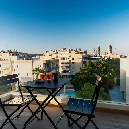 Stunning Vacation For Up To Six With Balcony All Yours 아파트 레메소스