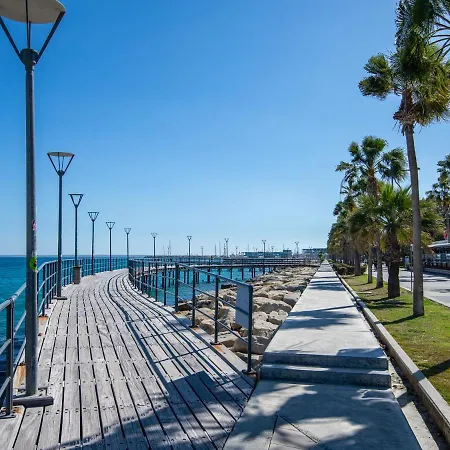 아파트 Stunning Vacation For Up To Six With Balcony All Yours